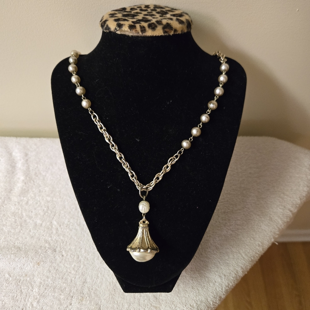 Vintage faux pearl necklace